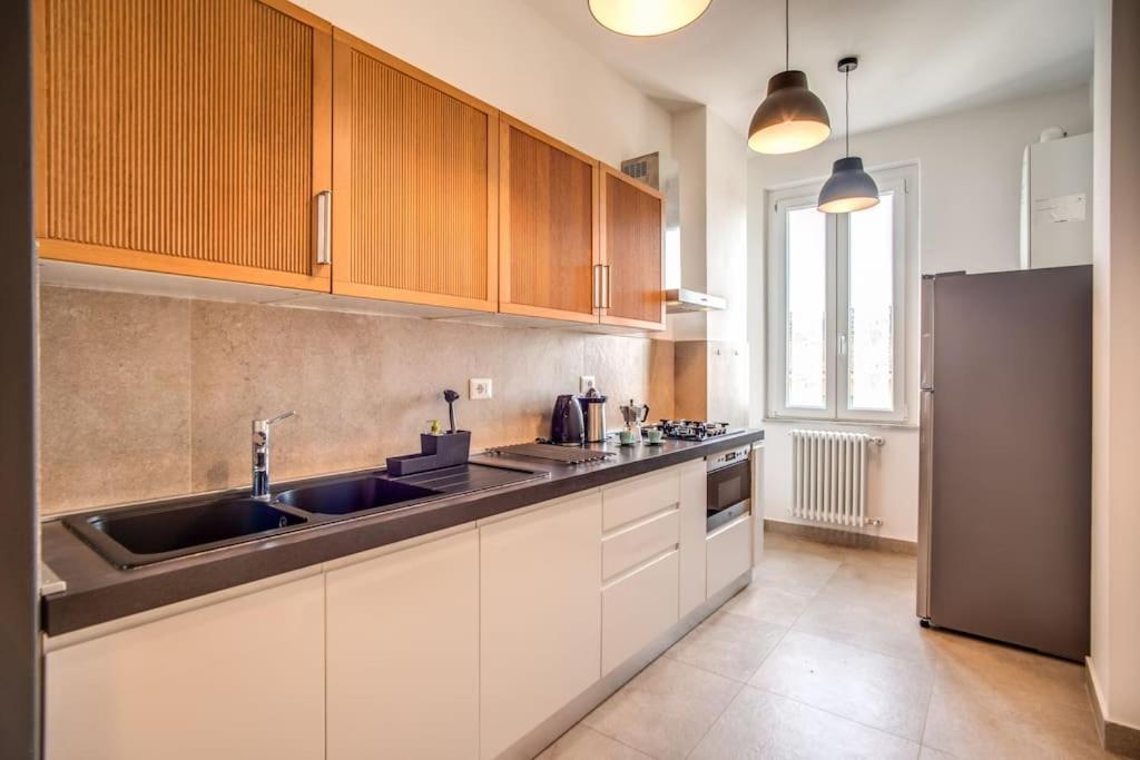 Borgo Vittorio 2 Bdr 2 Bath St Peter's Apartment Rome