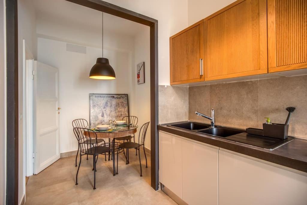 Borgo Vittorio 2 Bdr 2 Bath St Peter's Apartment Rome